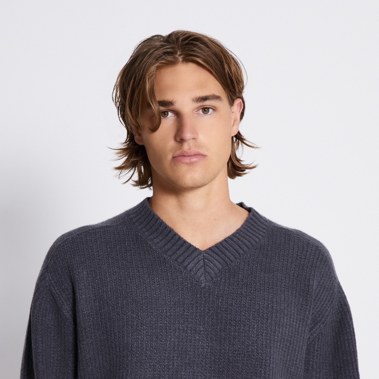V-neck knit sweater "Manne" Grey